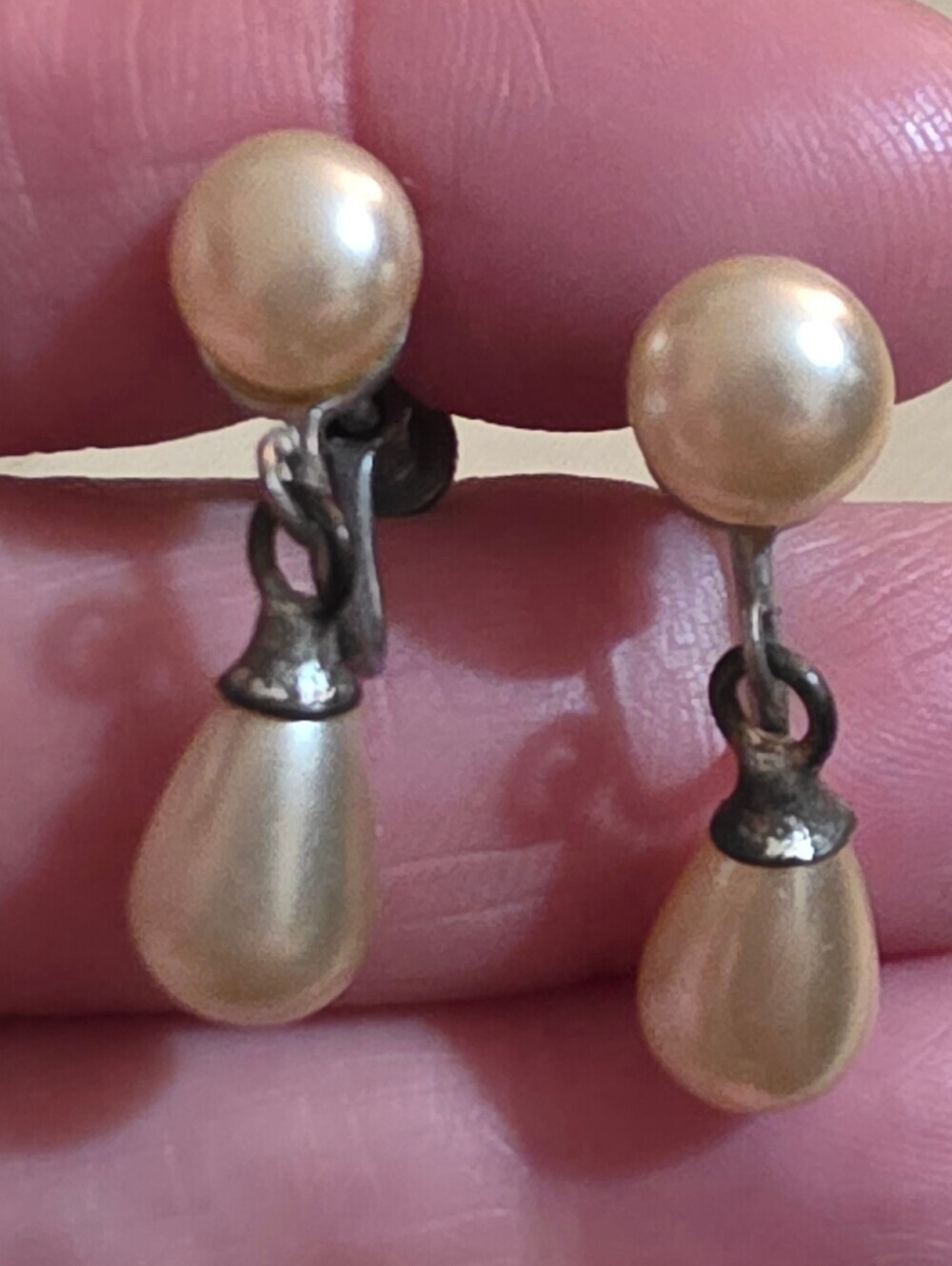 VINTAGE 1940"S SCREW BACK FAUX PEARL EARRINGS